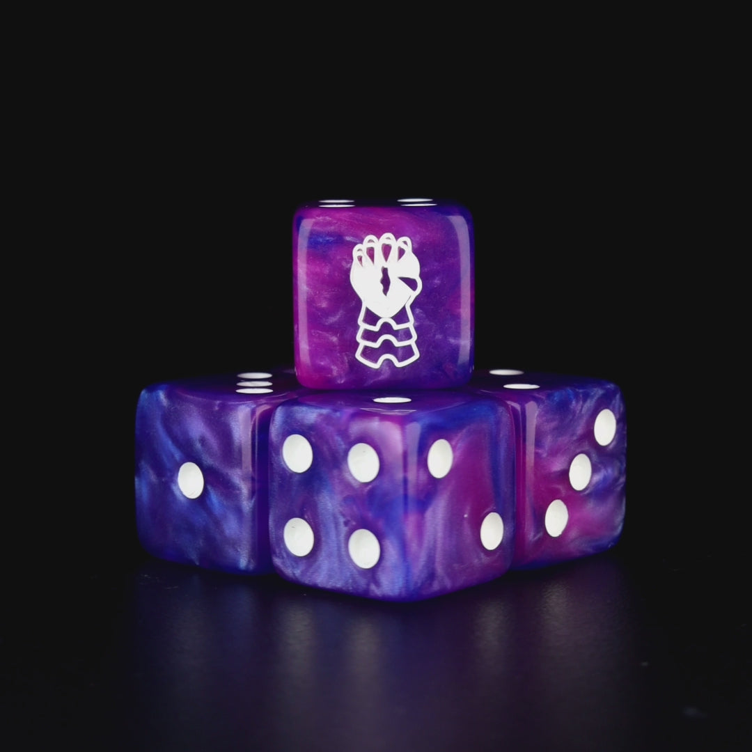 Clawed Gauntlet, Dice